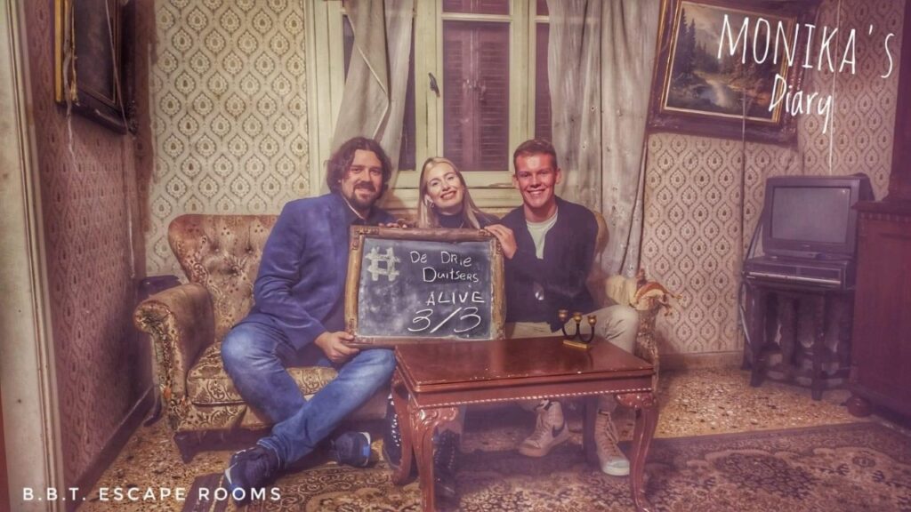 Groepsfoto Monika's Diary Theory I van Ban Bang Theory met het team De Drie Duitsers.